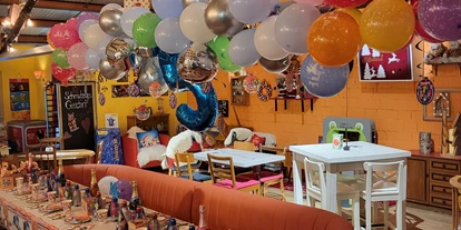 Ausflug mit Kindern - Alpthal - Kinder Geburtstage feiern bei uns .
Geniesst einen Stressfreien Geburtstag. 
Wir sind uns sicher ,so stressfrei habt ihr noch nie einen Geburtstag gefeiert. - Indoorspielplatz Einsiedeln