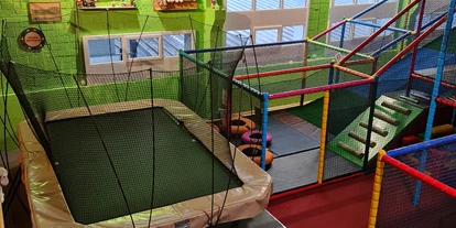 Trip with children - Weesen - Grosses Trampolin insgesamt haben wir 3 
1 grosses und 2 kleinere im Spielpark  - Indoorspielplatz Einsiedeln