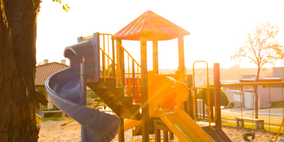 Ausflug mit Kindern - Themenschwerpunkt: Spielen - PLZ 4061 (Österreich) - Symbolbild für Ausflugsziel Spielplatz Wallern an der Trattnach, Beachvolleyballplatz. Keine korrekte oder ähnlich Darstellung! - Spielplatz Wallern an der Trattnach, Beachvolleyballplatz