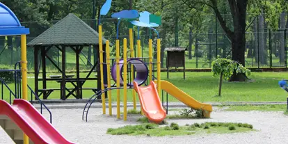 Ausflug mit Kindern - Ausflugsziel ist: ein Spielplatz - Unterbergham (Mining) - Spielplatz Braunau am Inn, Scheuhubstraße