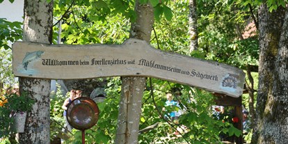 Ausflug mit Kindern - Urleinsberg (Steegen, Altschwendt) - Eingang zum Mühlenmuseum das Einblick in das Leben von anno dazumal gibt. - Forellenzirkus