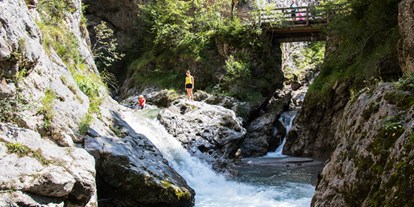 Ausflug mit Kindern - Kinderwagen: vollständig geeignet - Tiroler Unterland - Kundler Klamm Wildschönau- tosende Wassermassen bestaunen - Kundler Klamm Wildschönau