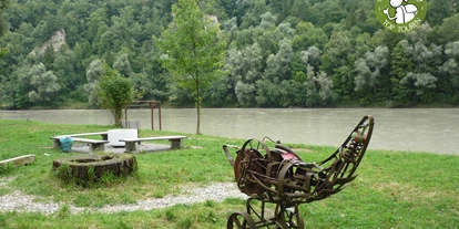 Ausflug mit Kindern - Ausflugsziel ist: eine Wanderung - Trostberg - Skulpturen in Wasserburg
