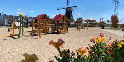 Ausflug mit Kindern - Kinderwagen: vollständig geeignet - Barnimer Land - Spielplatz vor der Mühle - Holland-Park
