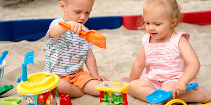 Ausflug mit Kindern - Ausflugsziel ist: ein Spielplatz - Symbolbild für Spielplatz Werfen. Keine korrekte oder ähnlich Darstellung! - Spielplatz Werfen