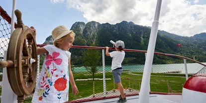 Trip with children - öffentliche Verkehrsmittel - Fügen - Atoll Achensee Spielplatz