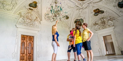Trip with children - Witterung: Regenwetter - Thermenland Steiermark - Weißer Saal Burgmuseum - Burg Riegersburg