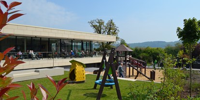 Ausflug mit Kindern - Ausflugsziel ist: ein Restaurant/Gasthaus - PLZ 56754 (Deutschland) - Kinderspielplatz an der Klostergaststätte - Maria Laach