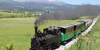 Ausflug mit Kindern - Alter der Kinder: über 10 Jahre - Turrach - Dampflokomotive SKGLB mit Personenzug auf der Fahrt nach Mauterndorf, - Taurachbahn
