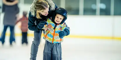Ausflug mit Kindern - Sportanlage: Eislaufplatz - Österreich - Eisarena Fulpmes
