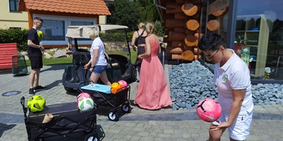 Trip with children - Kinderwagen: großteils geeignet - FOOTGOLF – Ein Traum-Mix aus Golf & Fußball im Golfpark Strelasund