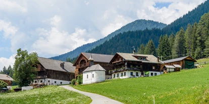 Trip with children - Ausflugsziel ist: ein Aussichtspunkt - Gais (Trentino-Südtirol) - Höfewanderung