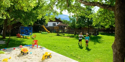 Trip with children - Ausflugsziel ist: ein Streichelzoo - Austria - Spielplatz - Hotel-Gasthof Kröll
