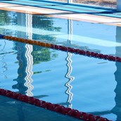 Ausflugsziel - Symbolbild für unseren Bäder-Tipp: Waldschwimmbad! - Waldschwimmbad