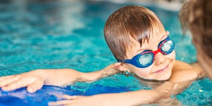 Ausflug mit Kindern - Themenschwerpunkt: Schwimmen - Böblingen - Symbolbild für unseren Bäder-Tipp Hallenbad! - Hallenbad Althengstett