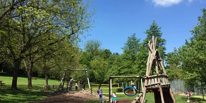 Trip with children - Alter der Kinder: 0 bis 1 Jahre - Wien-Stadt Liesing - Spielplatz Pötzleinsdorfer Schlosspark