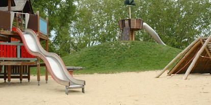 Ausflug mit Kindern - PLZ 2344 (Österreich) - Piratenspielplatz am Badeteich Hirschstetten