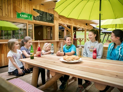 Ausflug mit Kindern - Gastronomie: Familien-Alm - Österreich - Kletterspaß für die ganze Familie