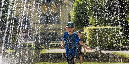 Ausflug mit Kindern - Kinderwagen: großteils geeignet - Hallein - Wasserspiele - Schloss und Wasserspiele Hellbrunn