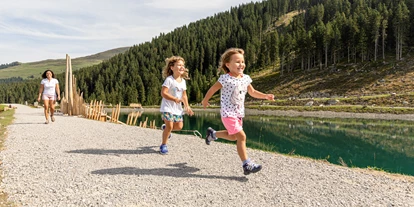 Trip with children - Ausflugsziel ist: ein Bad - Tyrol - Wandern an der Dammkrone - Fichtensee auf der Rosenalm