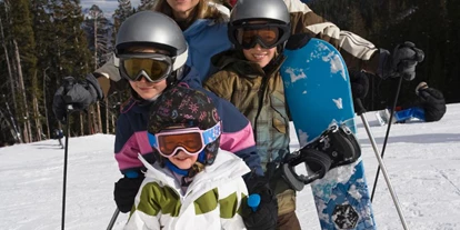 Trip with children - Ausflugsziel ist: ein Skigebiet - Tyrol - Symbolbild Skifahren - Skigebiet Hochfügen - Hochzillertal