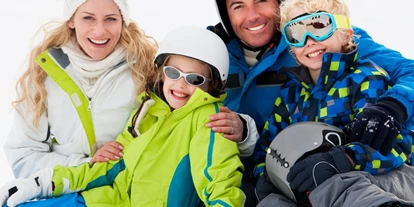 Trip with children - Witterung: Kälte - Bayrischzell - Symbolbild für Skifahren - Skigebiet Alpenbahnen Spitzingsee