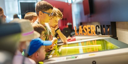 Ausflug mit Kindern - erreichbar mit: Bahn - Eggelsberg - Oster Special - Innovation Lab Workshop