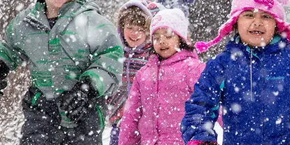 Ausflug mit Kindern - Umgebungsschwerpunkt: Wald - Winterwanderung im Schnee