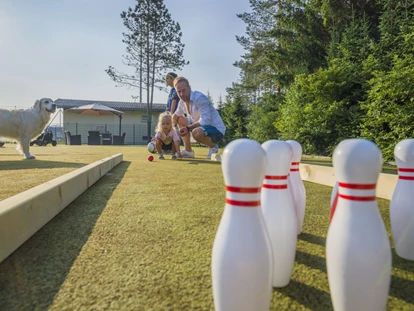 Ausflug mit Kindern - Ausflugsziel ist: eine Sportanlage - Österreich - Kegelspaß mit der Familie in den JUFA Hotels