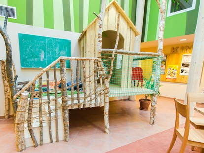 Ausflug mit Kindern - Gastronomie: kinderfreundliches Restaurant - Indoor-Spielbereiche zum Toben in den JUFA Hotels