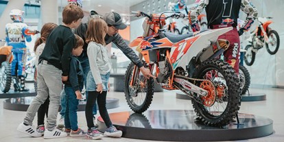 Ausflug mit Kindern - erreichbar mit: Auto - Untersunzing - Ferienspaß im KTM Museum