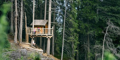 Ausflug mit Kindern - Themenschwerpunkt: Wandern - Schönberg im Stubaital - Baumhausweg - Spielen und Entdecken in luftiger Höhe!