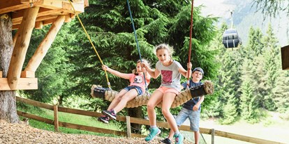 Ausflug mit Kindern - Schatten: überwiegend schattig - Baumhausweg - Spielen und Entdecken in luftiger Höhe!