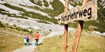 Ausflug mit Kindern - Themenschwerpunkt: Experiment - Tirol - Naturlehrweg - Flora und Fauna spielerisch kennenlernen!