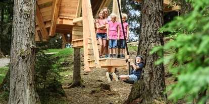 Viaggio con bambini - Völs - Baumhausweg - Spielen und Entdecken in luftiger Höhe!