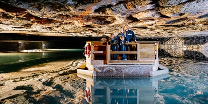 Ausflug mit Kindern - Wickeltisch - Salzburg-Stadt Salzburg - Der traumhafte Spiegelsee - ein unterirdischer Salzsee - Salzbergwerk Berchtesgaden