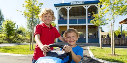Ausflug mit Kindern - Wilhelmsdorf (Landkreis Neustadt an der Aisch-Bad Windsheim) - Polizeistation mit Gokart-Parcours im PLAYMOBIL-FunPark - PLAYMOBIL-FunPark