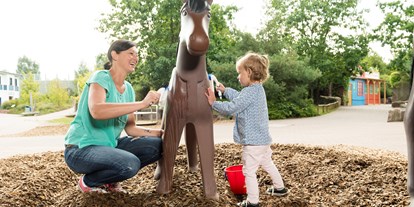 Ausflug mit Kindern - Witterung: Wind - PLZ 91083 (Deutschland) - Pferde striegeln auf dem Bauernhof - PLAYMOBIL-FunPark