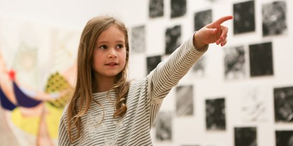Ausflug mit Kindern - Witterung: Schönwetter - PLZ 82194 (Deutschland) - Das Museum Brandhorst macht Gegenwartskunst für Groß und Klein erlebbar. - Museum Brandhorst