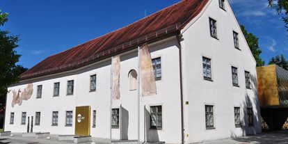 Ausflug mit Kindern - Schatten: vollständig schattig - Deutschland - Museum Erding (Altbau mit angrenzendem modernen Neubau) Foto: Museum Erding - Museum Erding