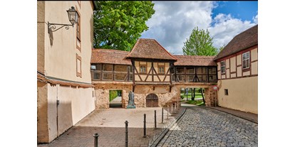 Ausflug mit Kindern - Parkmöglichkeiten - Aurach - Mittelalterliche Stadtmauer, z.T. über das Markgrafenmuseum auch begehbar - Hohenzollernresidenz Ansbach