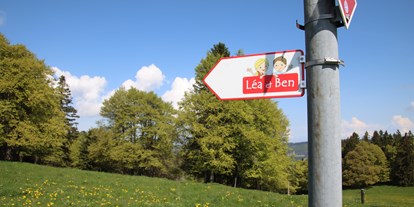 Ausflug mit Kindern - Ausflugsziel ist: ein Familienevent - Bern - Erlebnisweg "Lea und Ben bei den Mutterkühen" in Malleray (BE)