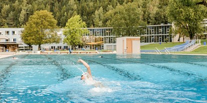 Ausflug mit Kindern - Umgebungsschwerpunkt: Stadt - Wald am Arlberg - VAL BLU Freibad