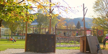 Ausflug mit Kindern - Schatten: wenig schattig - Weißenkirchen im Attergau - Spielplatz Mattsee