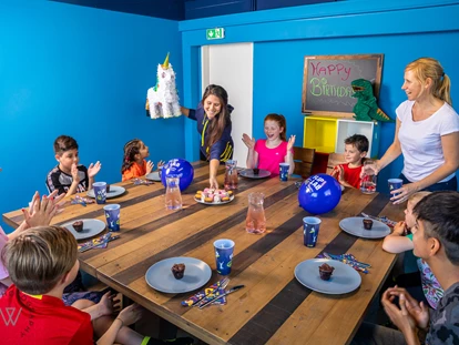 Trip with children - Ausflugsziel ist: ein Indoorspielplatz - Austria - Geburtstagsparty im Trampolinpark