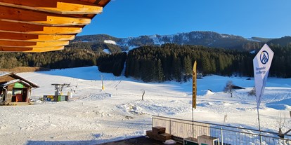 Ausflug mit Kindern - Ausflugsziel ist: ein Restaurant/Gasthaus - Niederösterreich - Blick von der Liftkassa ins Skigebiet - Skigebiet und Bikepark Königsberg