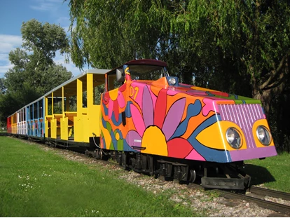 Ausflug mit Kindern - Ausflugsziel ist: eine Bahn - Wien Landstraße - "Peace Train" der Donauparkbahn - Donauparkbahn