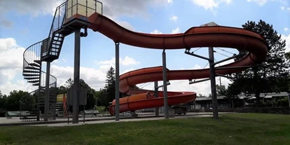 Viaggio con bambini - Parkmöglichkeiten - Pulkau - Die unendliche Wasserrutsche ist mit 48 Metern ein echtes Highlight  - Erlebnis-Freibad Eggenburg 