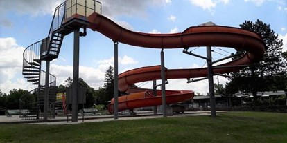 Ausflug mit Kindern - Schöngrabern - Die unendliche Wasserrutsche ist mit 48 Metern ein echtes Highlight  - Erlebnis-Freibad Eggenburg 