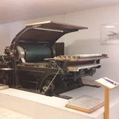Destination - Druckmaschine für Lithographie. - Fossilien- und Steindruck-Museum